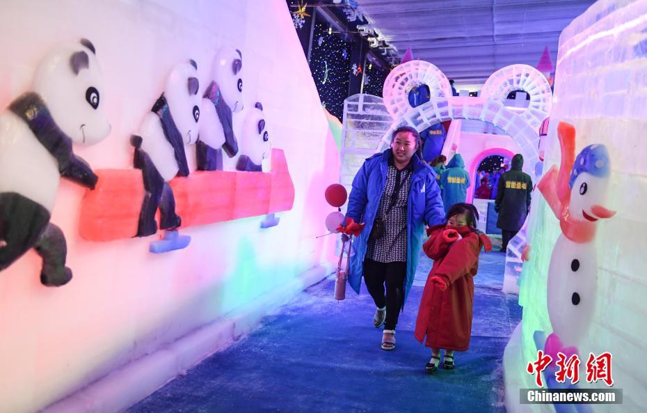 済南野生動(dòng)物世界に動(dòng)物をテーマにしたウィンター館がオープン　山東省