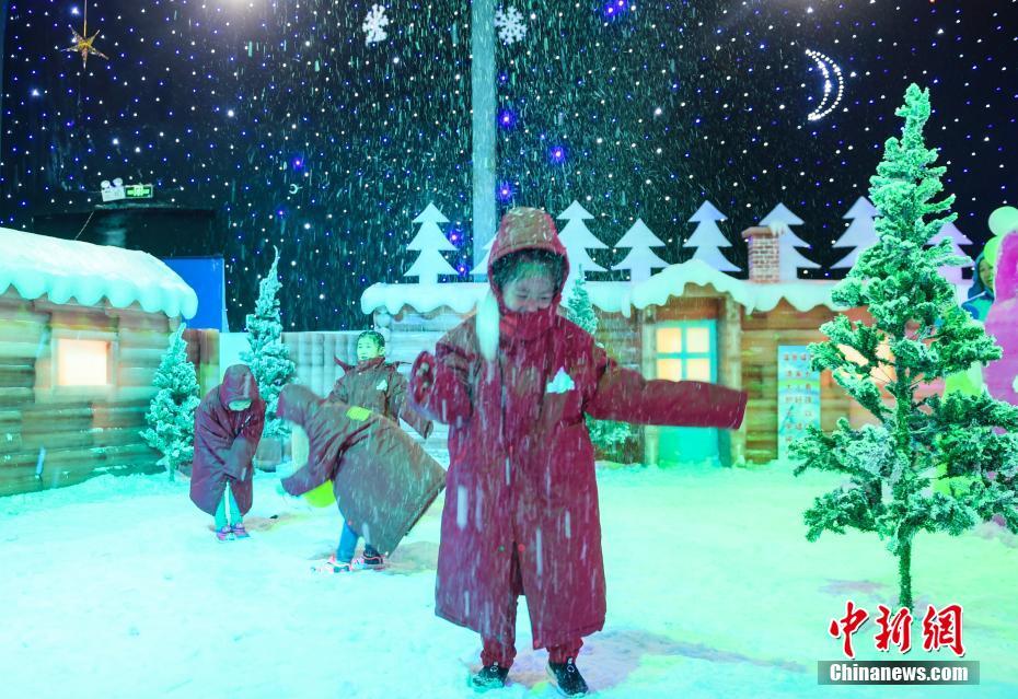 済南野生動(dòng)物世界に動(dòng)物をテーマにしたウィンター館がオープン　山東省