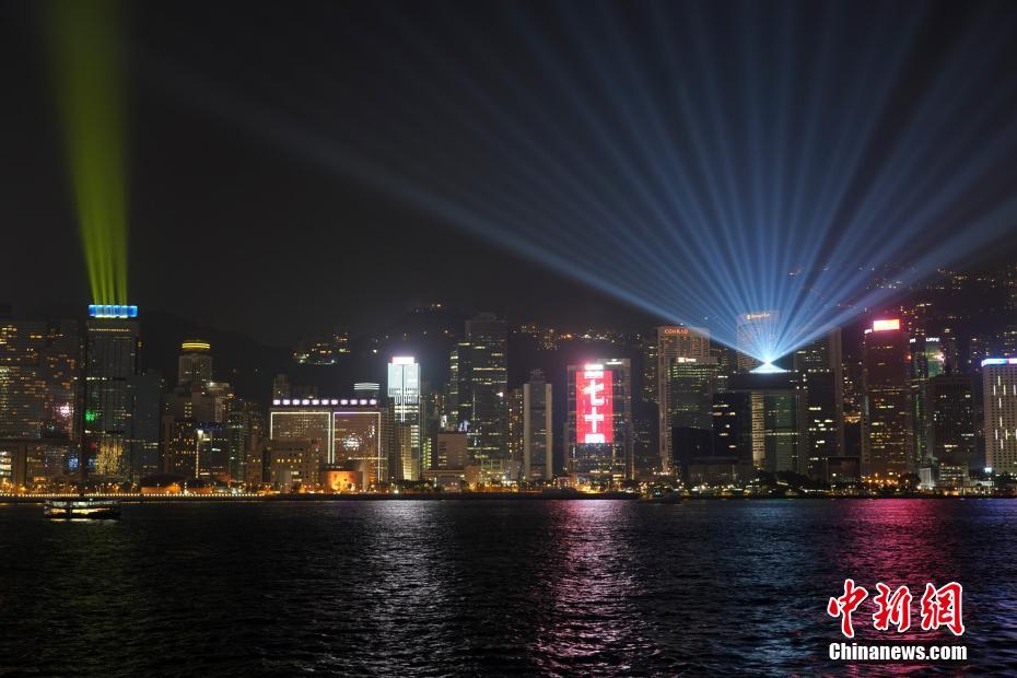 香港地區(qū)で國(guó)慶節(jié)を祝う光と音楽のショー「幻彩詠香江」がまもなく開(kāi)幕