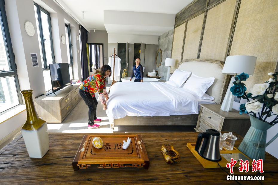 ウルムチ市南郊外の村落が「民泊村」に　新疆