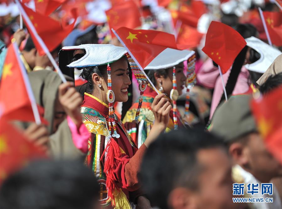 千人鍋荘舞で祖國(guó)稱(chēng)えるイベント　西蔵（チベット）自治區(qū)