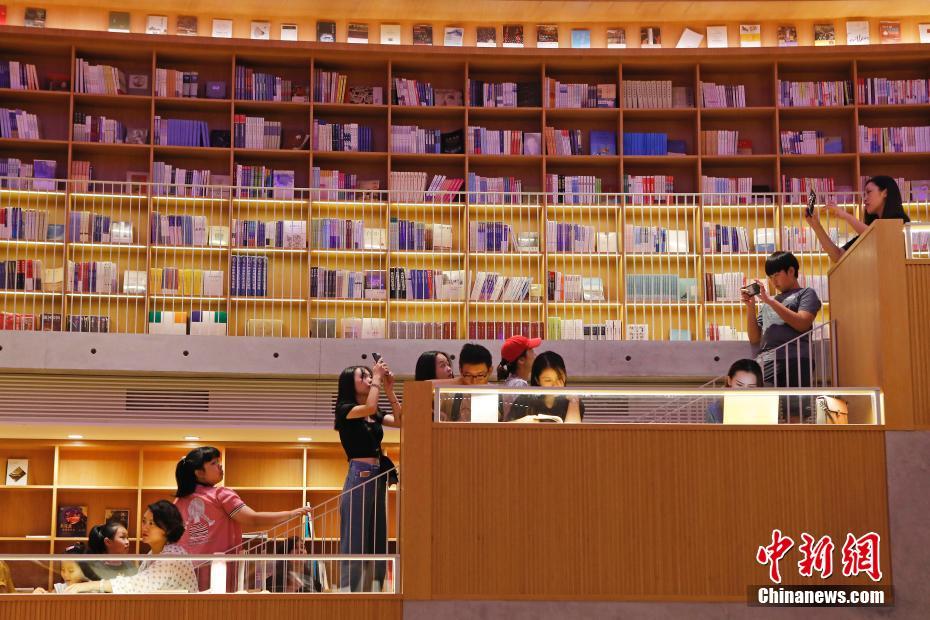 國慶節(jié)連休は書店へ　書物の香りの中でゆったり過ごす