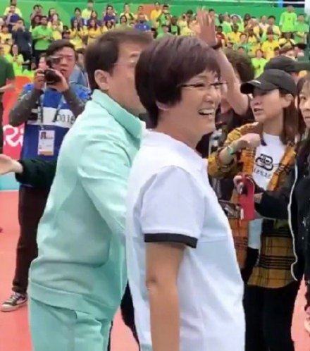 コン?リー演じる中國女子バレーの郎平監(jiān)督の再現(xiàn)度に驚きの聲　映畫「中國女排」