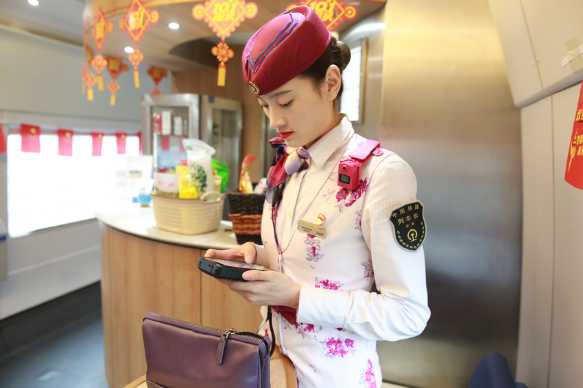 連休中も毎日乗務(wù)！若き高速鉄道列車長(zhǎng)の奮闘　四川省