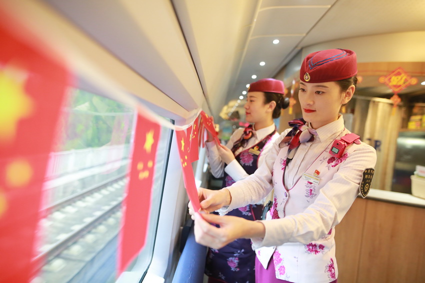 連休中も毎日乗務(wù)！若き高速鉄道列車長の奮闘　四川省