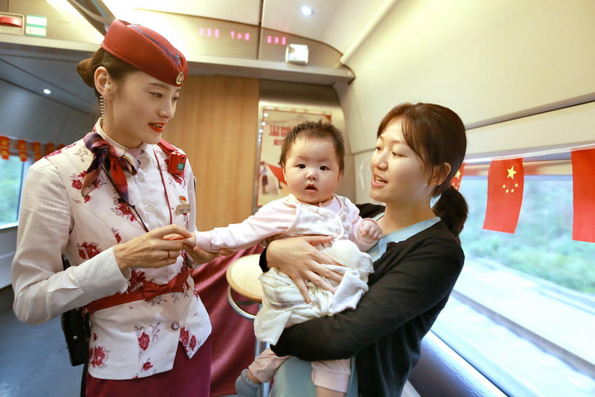 連休中も毎日乗務(wù)！若き高速鉄道列車長(zhǎng)の奮闘　四川省