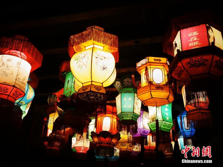 靜かに世界インターネット大會(huì)開(kāi)幕待つ夜の帳が下りた烏鎮(zhèn)　浙江省