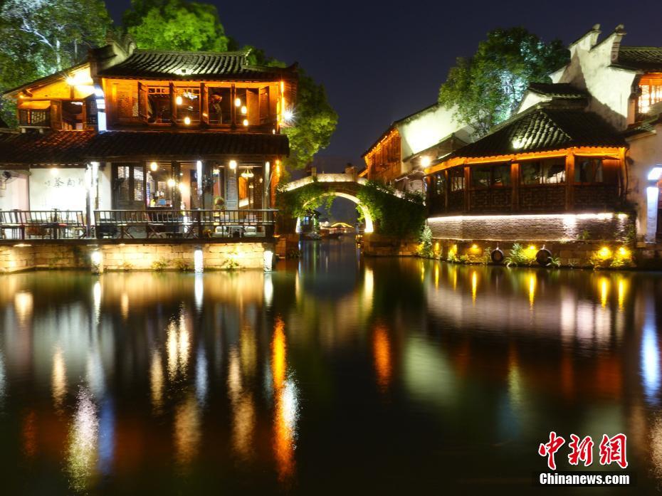 靜かに世界インターネット大會開幕待つ夜の帳が下りた烏鎮(zhèn)　浙江省