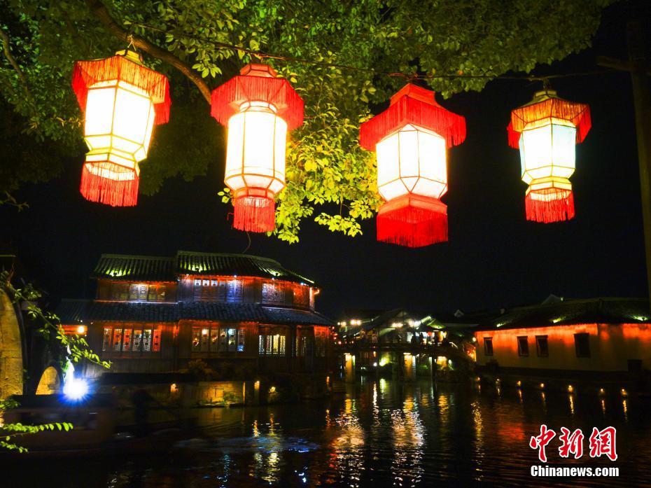 靜かに世界インターネット大會開幕待つ夜の帳が下りた烏鎮(zhèn)　浙江省