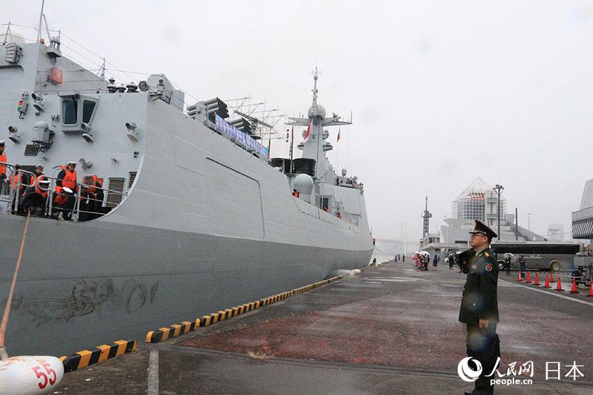 中國海軍の駆逐艦「太原」が臺風(fēng)19號の被害受けた日本に見舞いのメッセージ