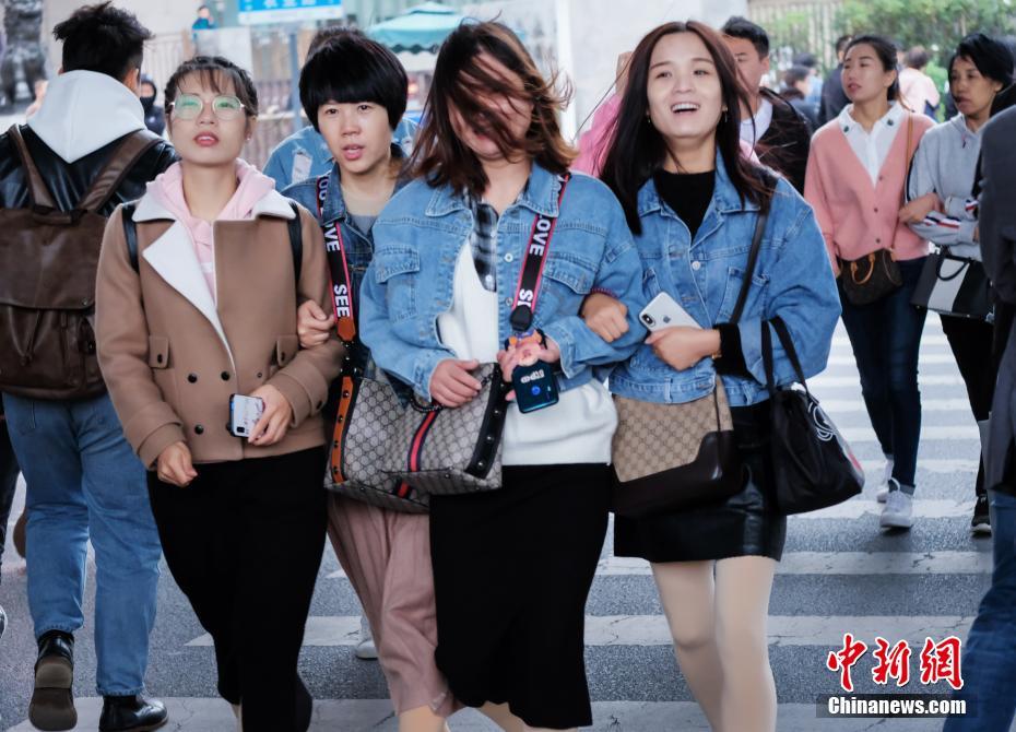 寒気の影響受け、中國全土で急激な冷え込み