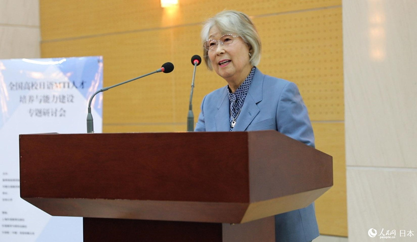 表彰式で挨拶する大島美恵子會(huì)長。