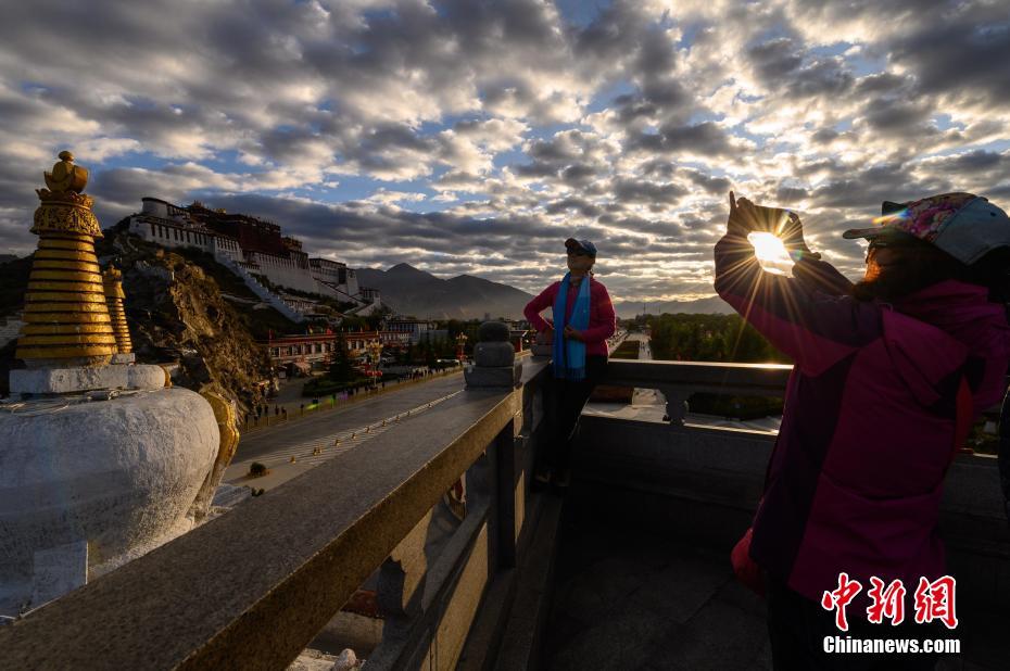 「チベット冬の旅」スタート　自治區(qū)3A級(jí)以上の景勝地が入場(chǎng)料無料に