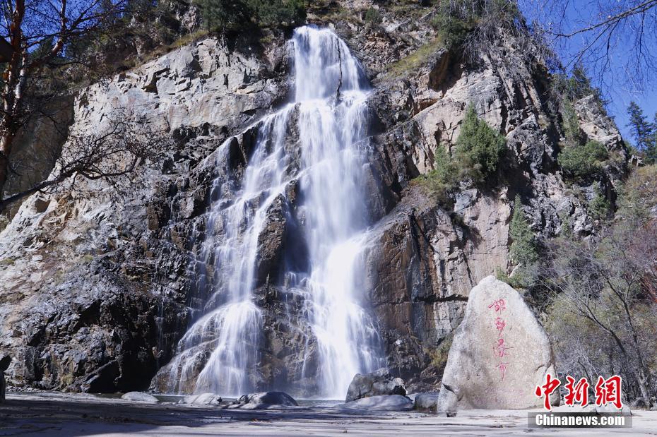 秋の美しい景色広がる青?；ブ鄙絿疑值刭|(zhì)公園