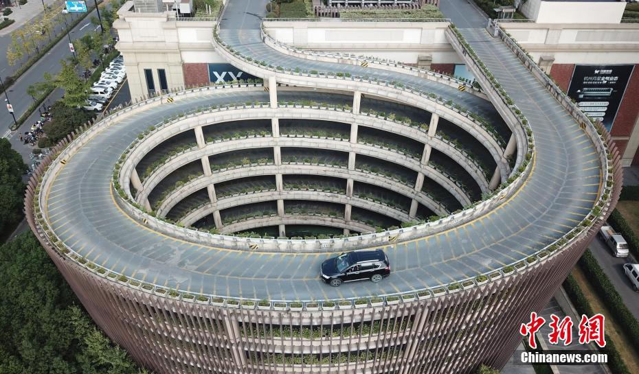 グルグルと6回巡ってたどり著く屋上駐車場が話題に　浙江省杭州