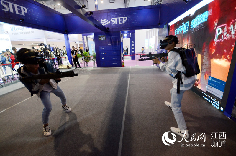 VR/AR展覧會、ハイテクが身近な存在に