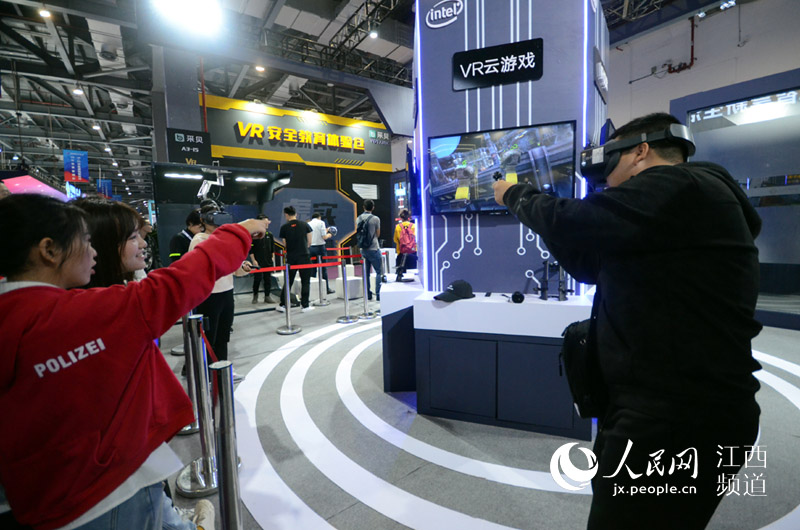 VR/AR展覧會、ハイテクが身近な存在に