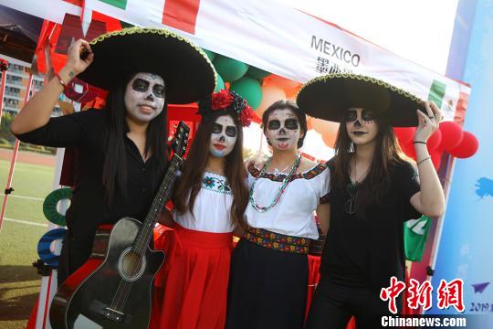 まるでミニ「萬博」！南京の大學(xué)で國際文化ウィーク開催　江蘇省