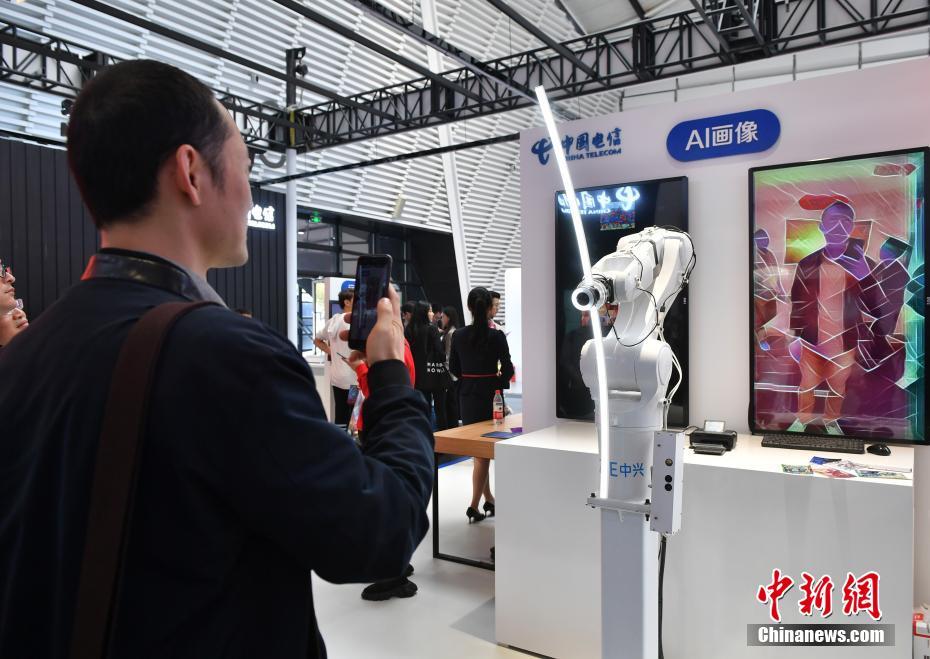 「インターネットの光」博覧會でAIが來場者を魅了　浙江省