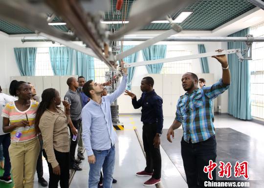 各國の鉄道関係者が中國の高速鉄道カリキュラムを視察　広西