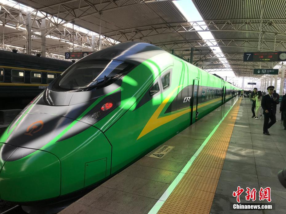 高速鉄道復(fù)興號の新型列車「緑巨人」（撮影?李淑娟）。 