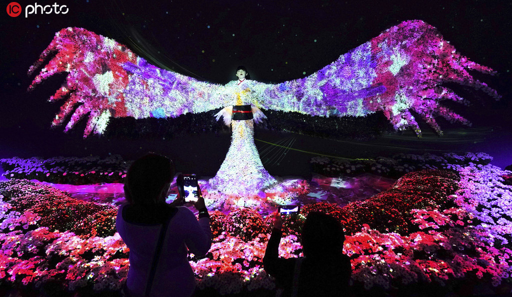 美しくも妖しい雰囲気を漂わせる菊人形（10月22日撮影?寫真著作権は東方ICが所有のため転載禁止）。 