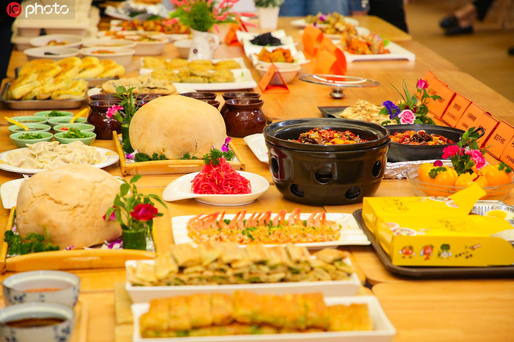 アリババの社員食堂がプログラマーのために用意した料理の數(shù)々（寫真著作権は東方ICが所有のため転載禁止）。 