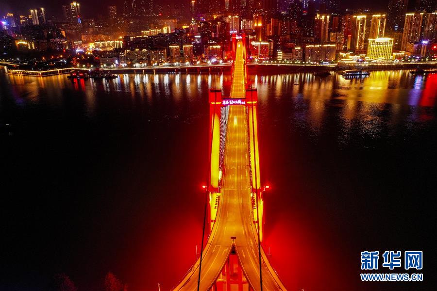 三峽ダムの水位が170メートルまで上がり長江沿いの美しい夜景も復活