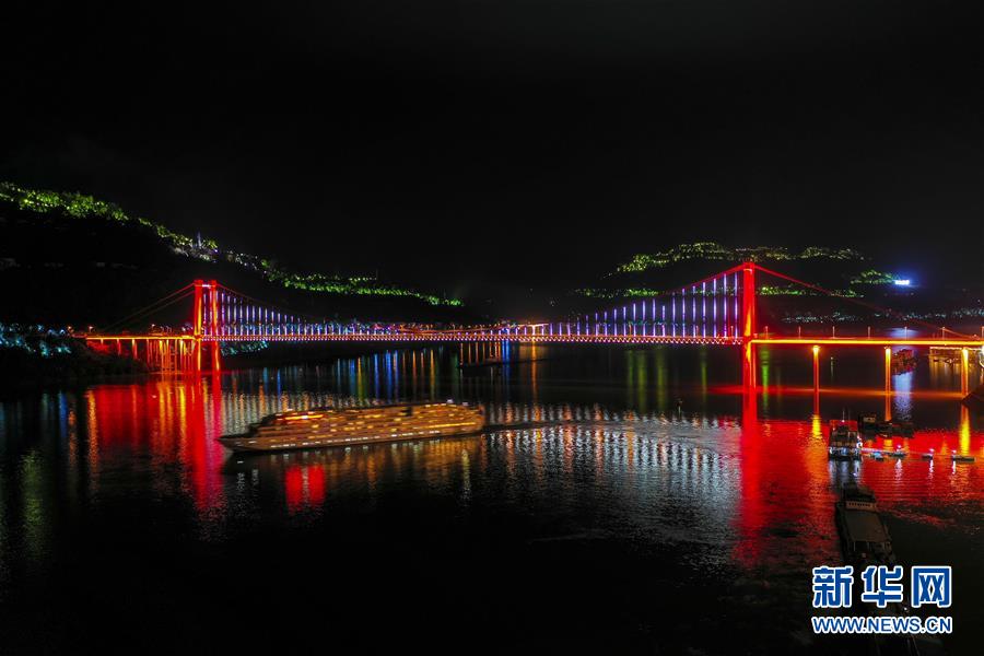 三峽ダムの水位が170メートルまで上がり長(zhǎng)江沿いの美しい夜景も復(fù)活