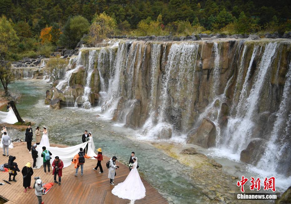 ウエディングフォトに人気！雲(yún)南省麗江の藍(lán)月谷