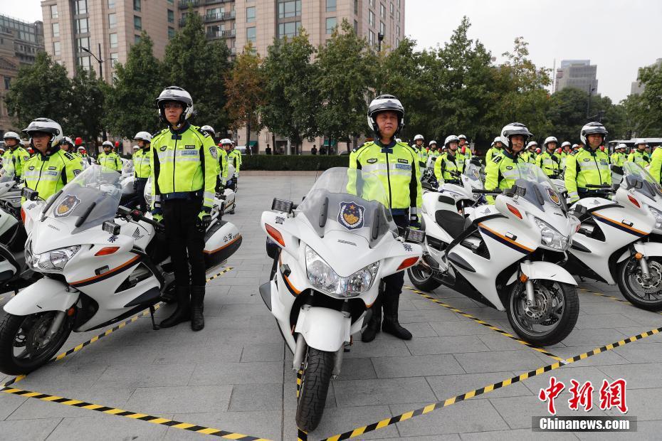 上海市の交通警察バイク隊(duì)「鉄騎隊(duì)」が出動(dòng)式