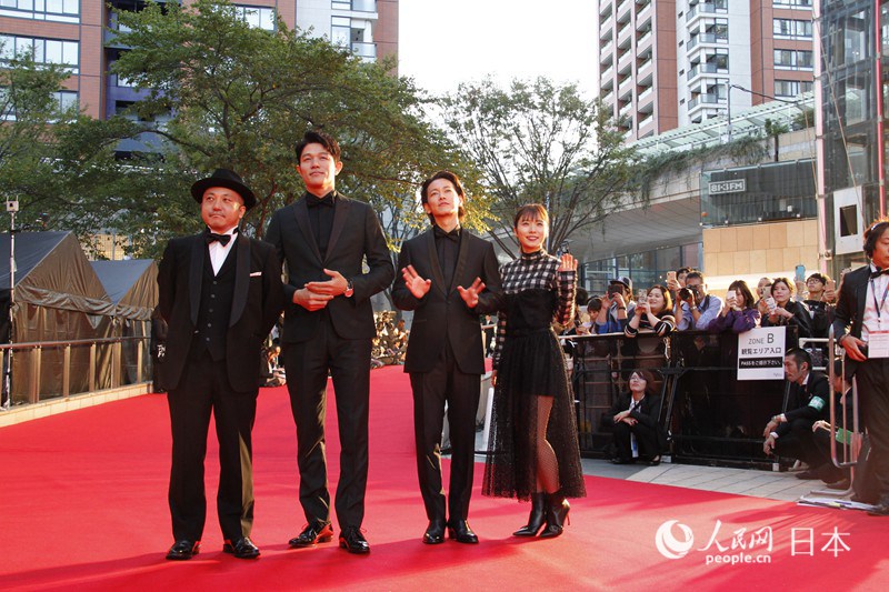 第32回東京國(guó)際映畫祭が開幕 中日の映畫人がレッドカーペットに登場(chǎng)