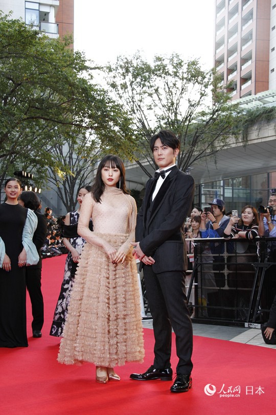 第32回東京國(guó)際映畫祭が開(kāi)幕 中日の映畫人がレッドカーペットに登場(chǎng)