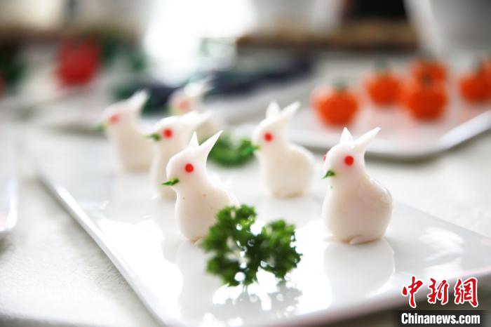 各地の大學(xué)が常州に集結(jié)し「一押しグルメ」競うイベント　江蘇省