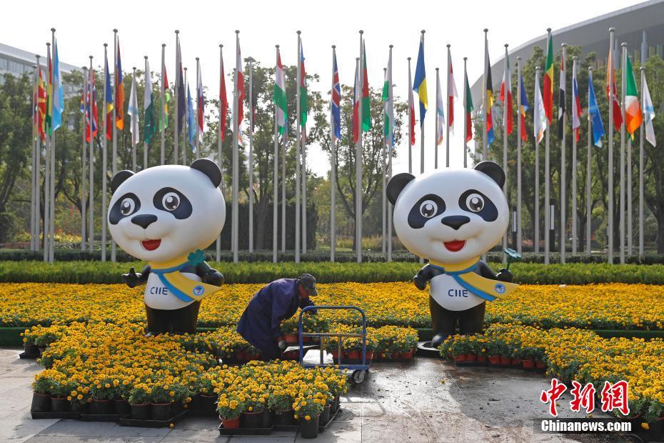 第2回輸入博覧會(huì)の開(kāi)幕控え急ピッチで進(jìn)む會(huì)場(chǎng)設(shè)営作業(yè)　上海