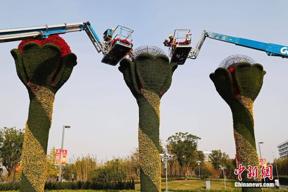 第2回輸入博覧會の開幕控え急ピッチで進む會場設(shè)営作業(yè)　上海