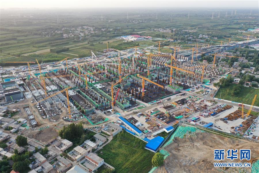 9月中旬に撮影された雄安駅の建設(shè)現(xiàn)場（資料寫真、ドローンで撮影）。