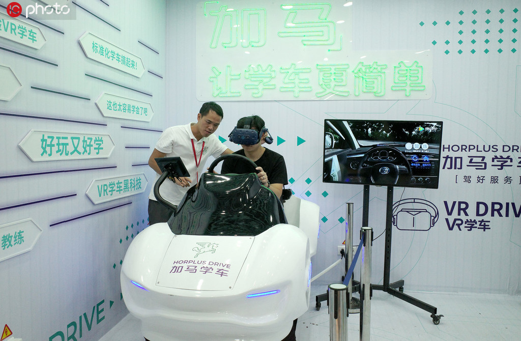 車の運(yùn)転をシミュレーションできるVR教習(xí)體験店（寫真著作権は東方ICが所有のため転載禁止）。