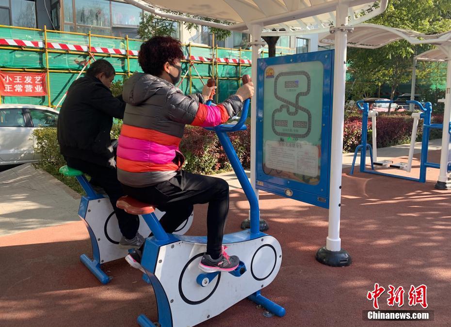 地元で人気の「太陽光スマートフィットネスステーション」　青海省