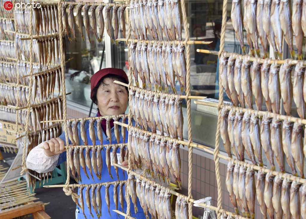 整然と並べて干されているシシャモ（寫(xiě)真著作権は東方ICが所有のため転載禁止）。 