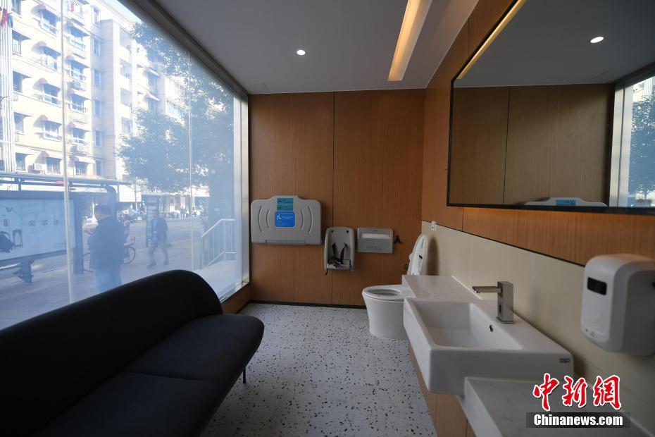 スマートセンサー満載の「5G公衆(zhòng)トイレ」が人気　浙江省杭州市