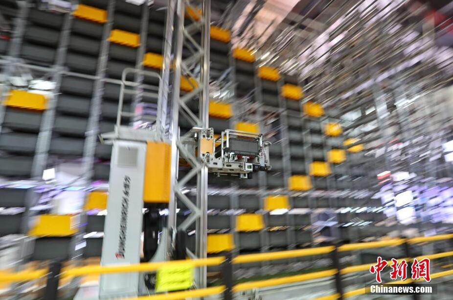 第2回輸入博が開幕　注目集めるゴミ分別ロボット