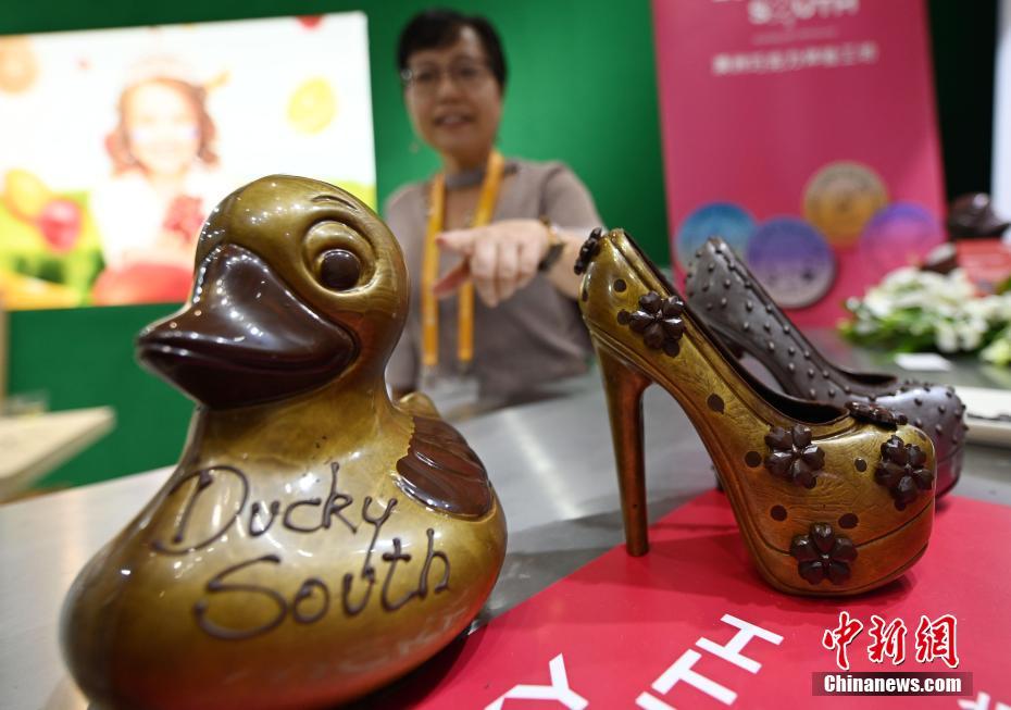 第2回輸入博覧會で各國企業(yè)がグルメ商品をアピール　上海