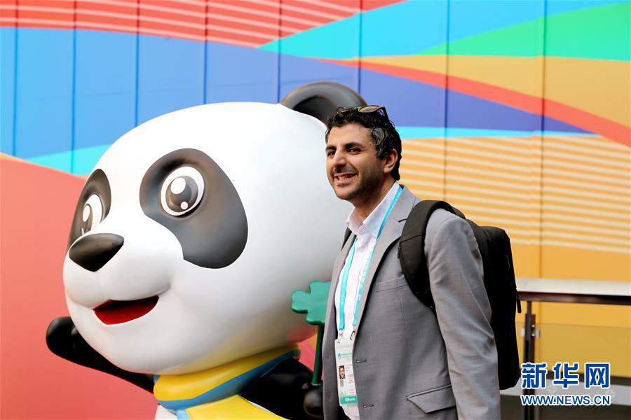 輸入博會場はあちらでもこちらでも記念撮影