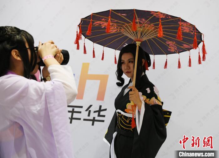 週末の長(zhǎng)春にコスプレイヤーたちが集結(jié)　吉林省