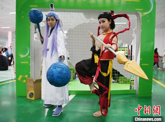 週末の長(zhǎng)春にコスプレイヤーたちが集結(jié)　吉林省