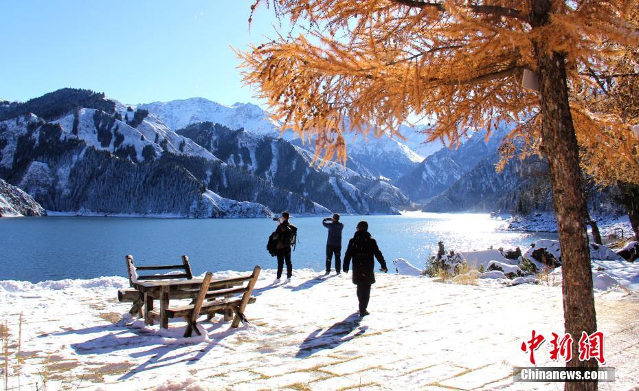 新疆?天山天池の雪景色