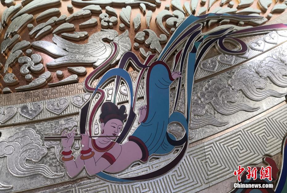 思わず足を止めてしまう美しさ　蘭州市地下鉄通路に敦煌の「飛天壁畫(huà)」登場(chǎng)