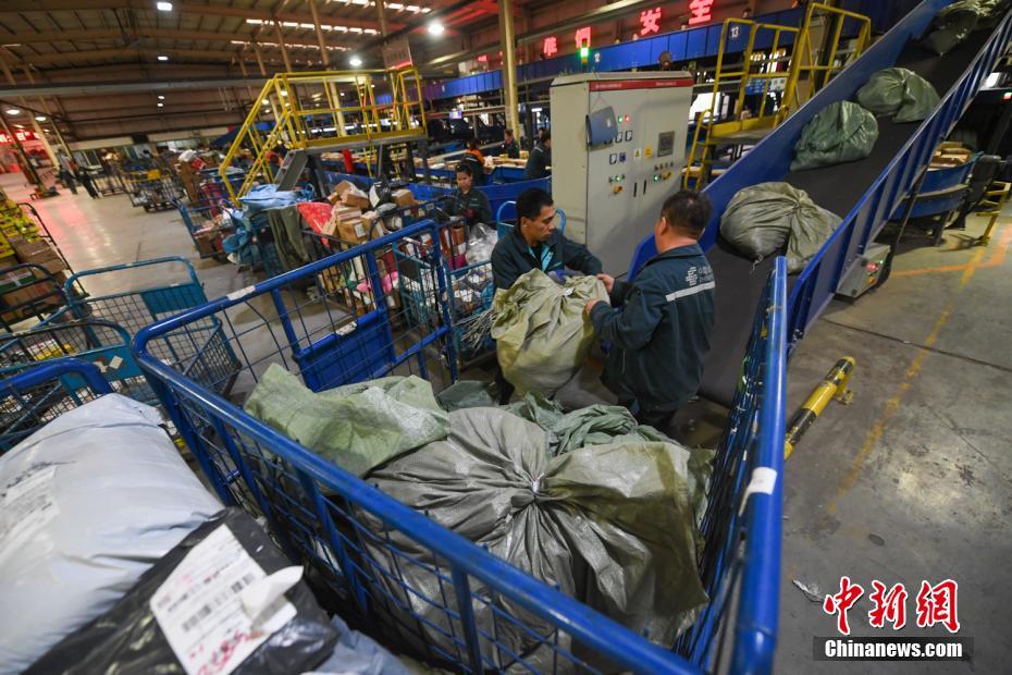 ダブル11の配送ピークに突入した中國(guó)の宅配業(yè)界