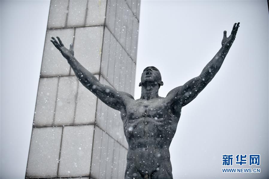 大雪がこんこんと降り積もる長春　吉林省